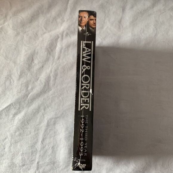 NIP Law & Order The 3rd Year 92-93 Box Set 3 Discs 17 hours, 25 minutes run time - Picture 2 of 5